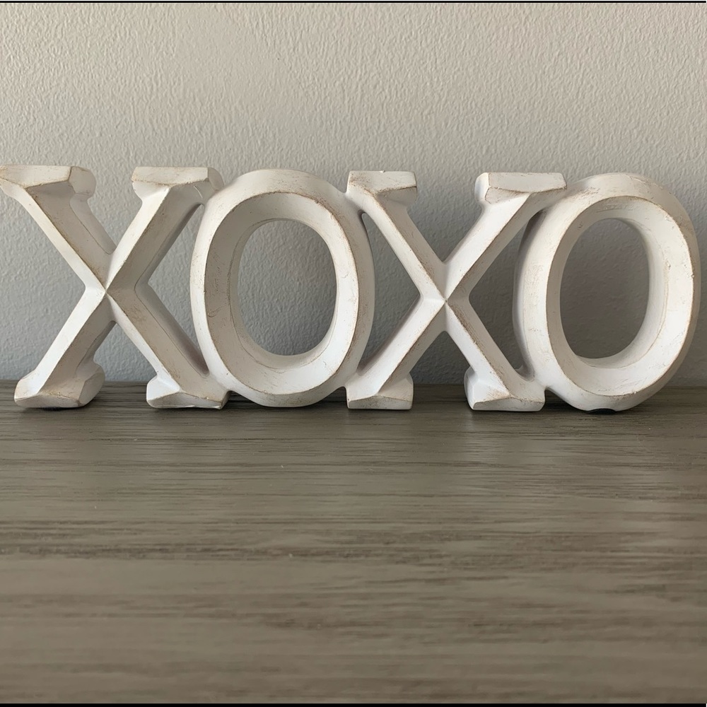 XOXO shelf/desk decor